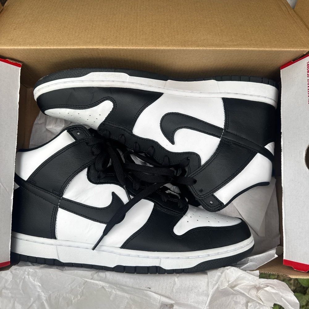 Nike Black and White Athletic Shoes